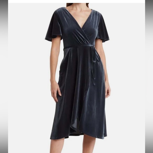 Vince Camuto Dresses & Skirts - Vince Camuto Velvet flutter sleeve faux wrap dress teal size 16